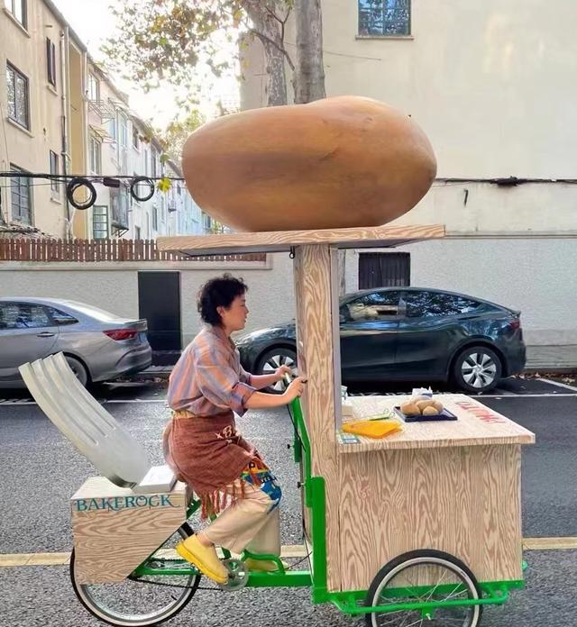 安仔口中“除了上海之外，别的城市很难看到”的可爱餐车。受访者供图