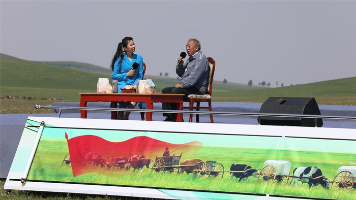 　　6月14日，活动中的名家访谈。