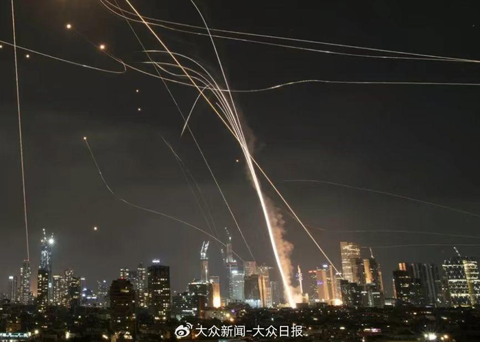 （以色列特拉维夫遭到伊朗的报复袭击 图源：环球时报）