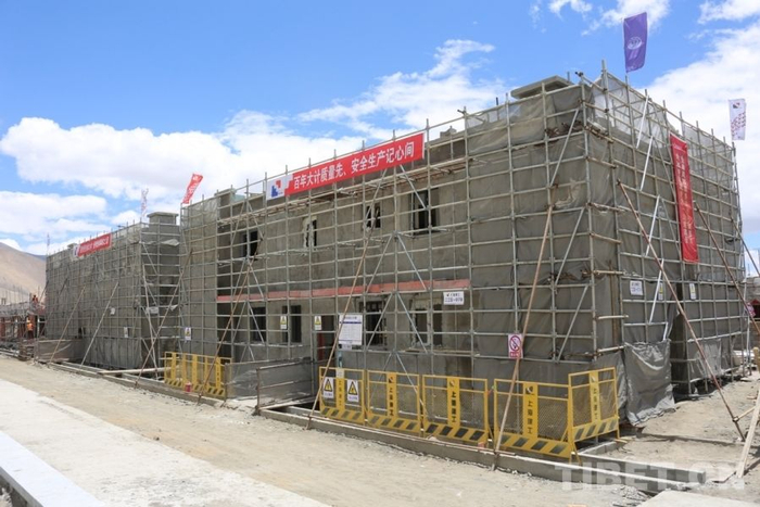 图为森嘎村灾后重建现场