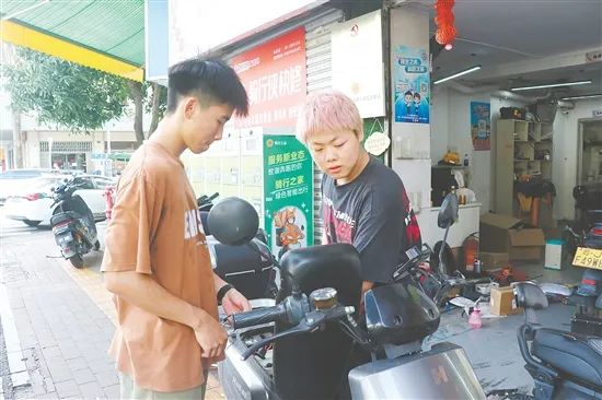 爱心驿站可为外卖骑手提供车辆维修服务。