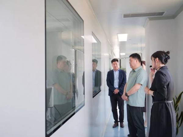 △ 倪成晖主任一行参观华夏源浦江智谷GMP基地