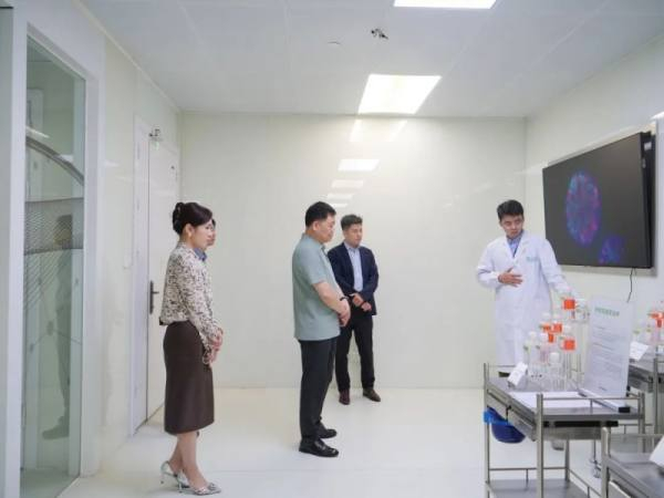 △ 倪成晖主任一行参观华夏源浦江智谷GMP基地