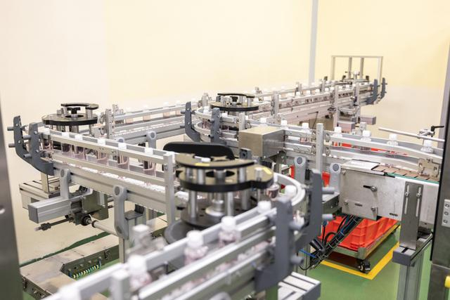 李施德林车间流水线。 文汇报记者 范家乐 摄