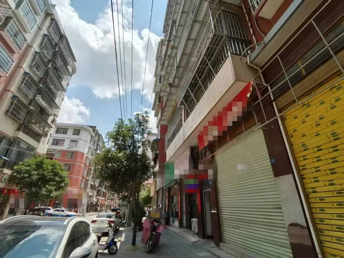 案发于图中右侧楼上的出租屋内