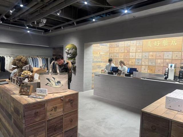 位于上海中环广场的Hirono小野全球首家品牌概念店，出售服饰、家居用品等。叶宇摄