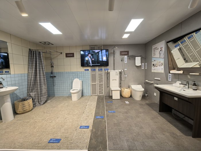 2025年KBC展期间，松下展示的浴室改造方案。（界面新闻记者拍摄）