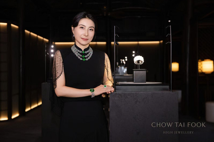 奥运会跳水冠军郭晶晶女士佩戴“天圆地方”作品