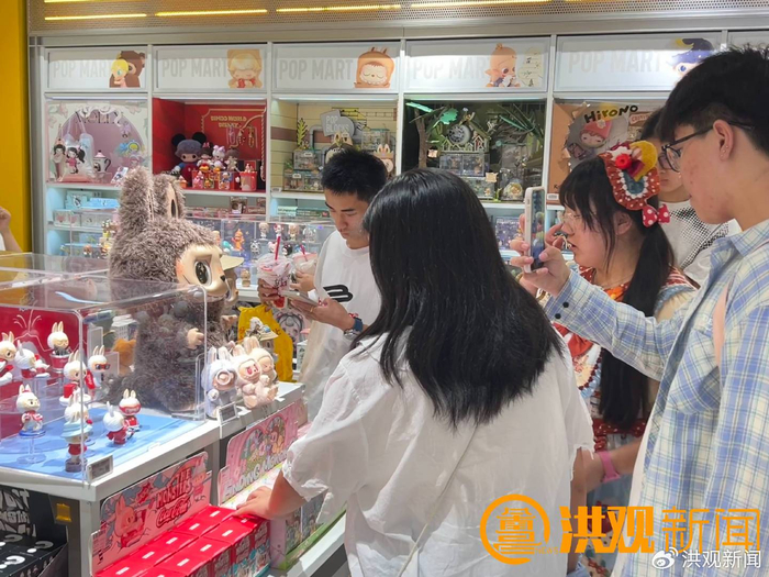 南昌泡泡玛特门店的拉布布早已售罄