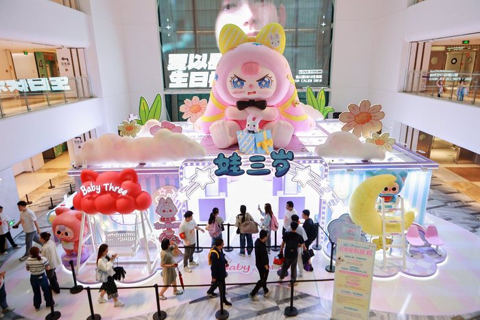 首店、首展、首秀等成为商场、商圈的“流量密码”。受访者供图
