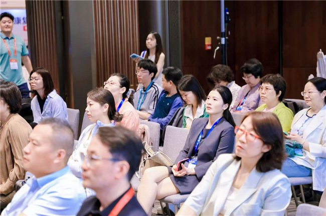 图注:6月14日上午,2025视觉健康创新发展国际会议眼科装备创新发展大会现场