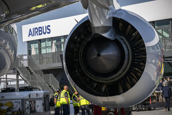 ▲巴黎航展上的空客飞机 图据视觉中国