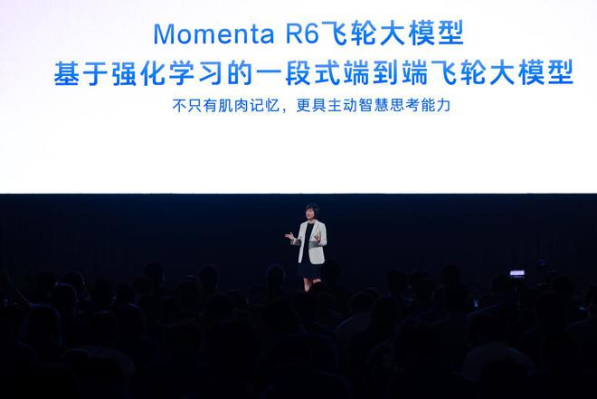 ▲Momenta一段式端到端飞轮大模型（图源：广汽丰田）