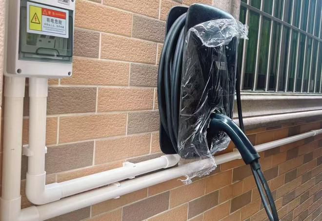  韩师傅在乡村自建房安装的充电桩。图片来源：受访者供图