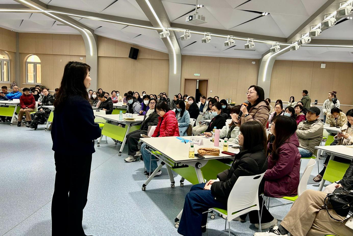 图9活动现场家长提问