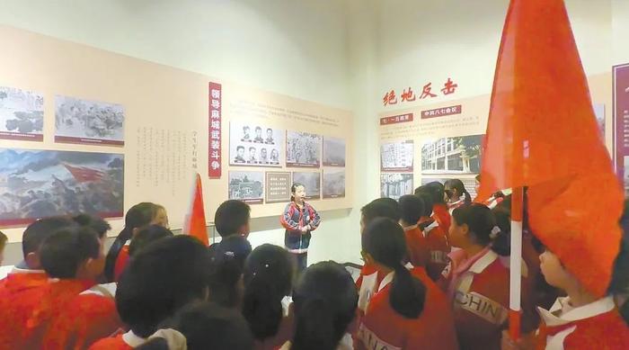 小小讲解员唱红歌 通讯员 陈钰 余捷 摄