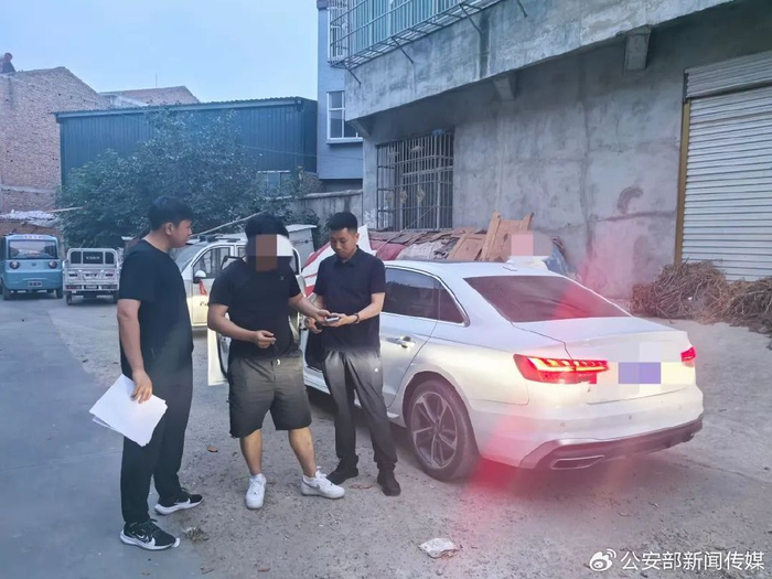 民警赴河南抓获犯罪嫌疑人菅某某。