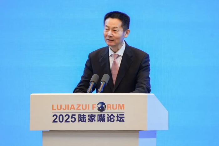 6月18日，吴清出席2025陆家嘴论坛。来源：证监会官网