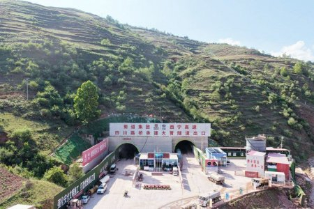 大箐隧道出口端。蜀道集团供图