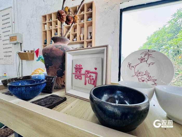 陈岳阳制作的陶器。