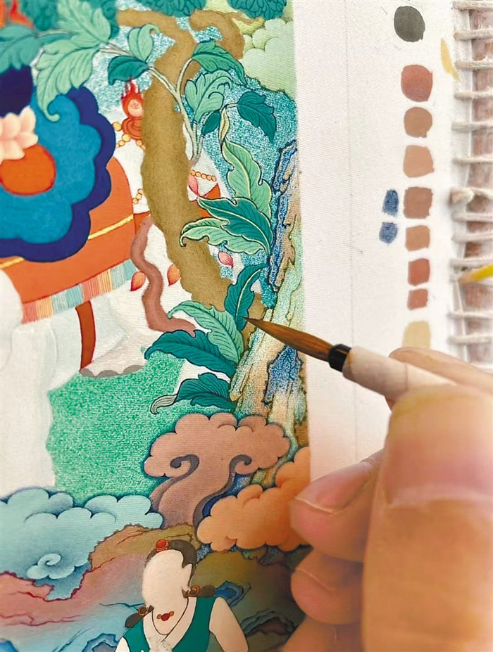 米书正在绘制毕业作品。