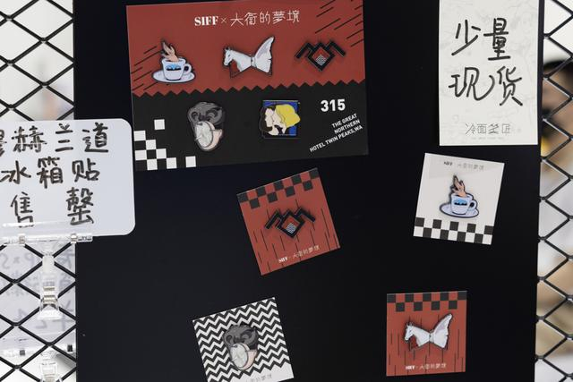 不少热门文创已经售罄。赖鑫琳 摄 