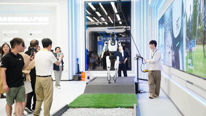 “机器人大世界”里展出的机器人产品（李忠明 摄）