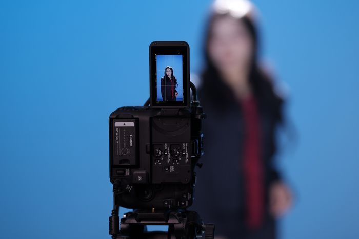 各种舞台光线变化下，EOS C80对焦精准