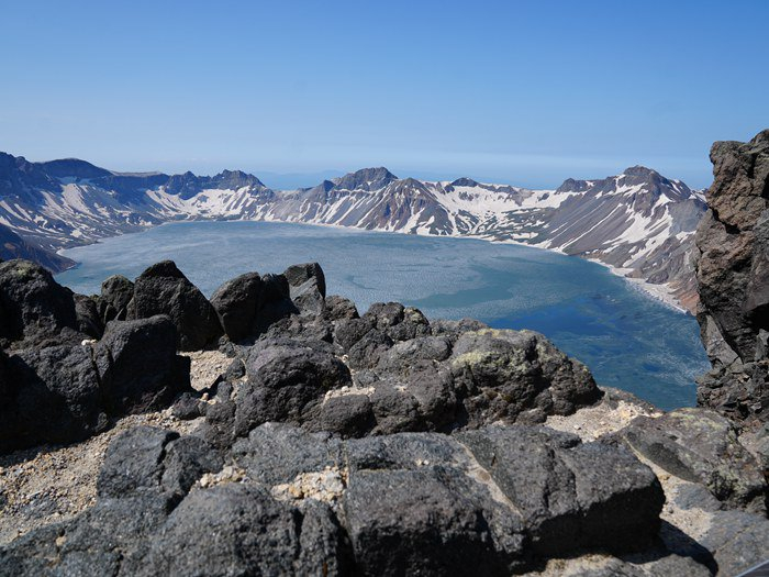 6月13日的长白山天池景观。人民网记者 李洋摄