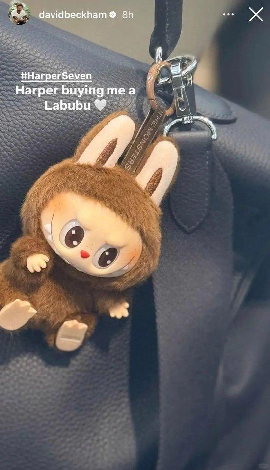 ▲足球巨星贝克汉姆在社交媒体上分享他的小女儿Harper送给他的礼物
