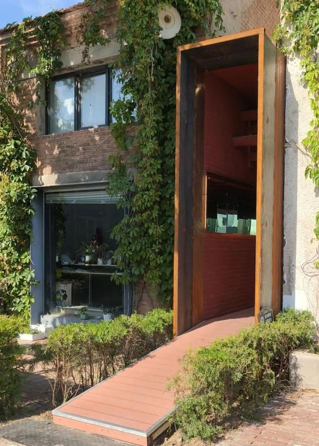 李政杰和宋怡霏参与设计的镜面长廊（摄影 | 实习生 崔静蕾）