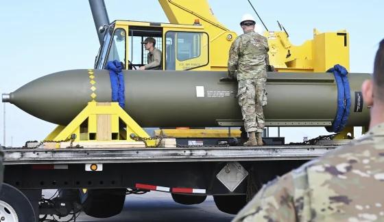 ▲2023年,在美国密苏里州怀特曼空军基地的一枚GBU-57巨型钻地弹