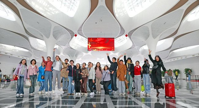 出发啦。田蹊/摄