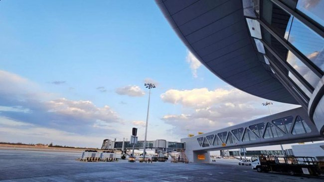 登机桥迈入“智”时代。孟庆海/摄