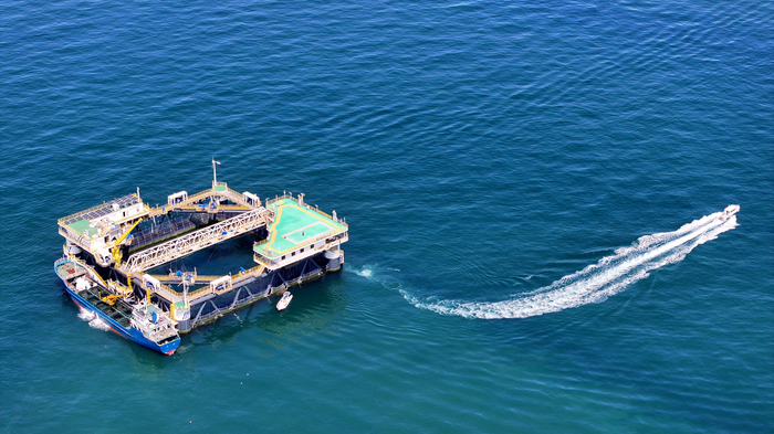 长岛南隍城岛海域，大型深水智能网箱