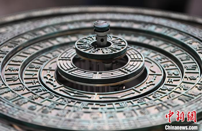  近日，展出的毕业设计作品《滴动仪》。　王刚 摄