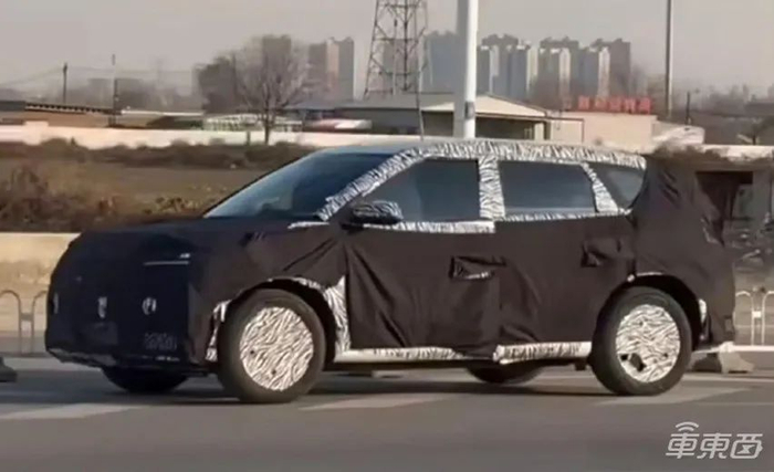 ▲疑似小米第三款车谍照曝光（图源网络）