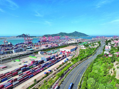     图为中哈连云港物流合作基地。新华社发