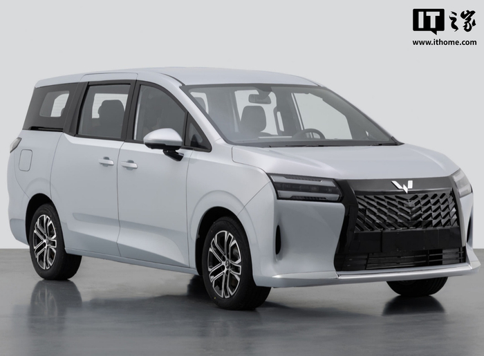 ▲ 插混和燃油版五菱星光 730