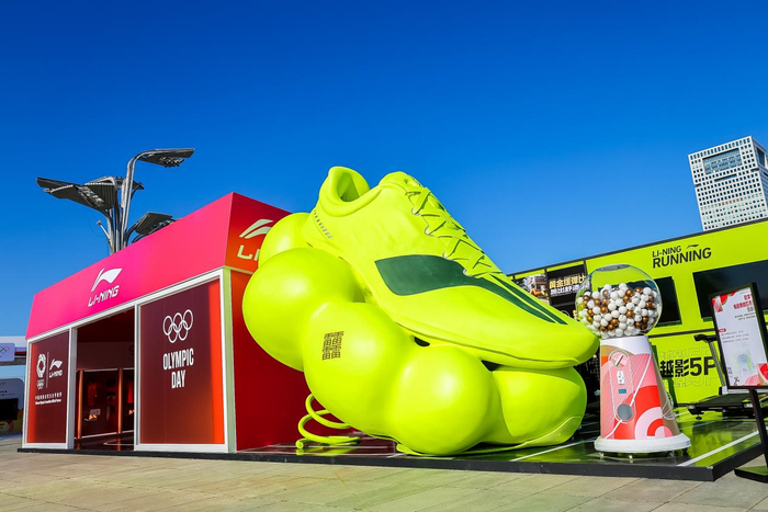 （奥林匹克日活动李宁品牌专区李宁越影5 PRO展示）