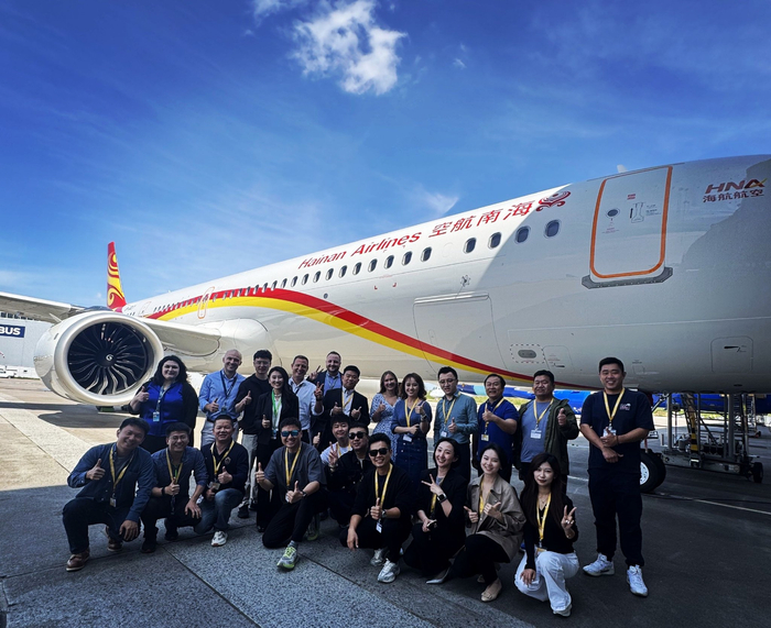 海南航空接机团队、空客以及招银金租代表合影。海南航空供图