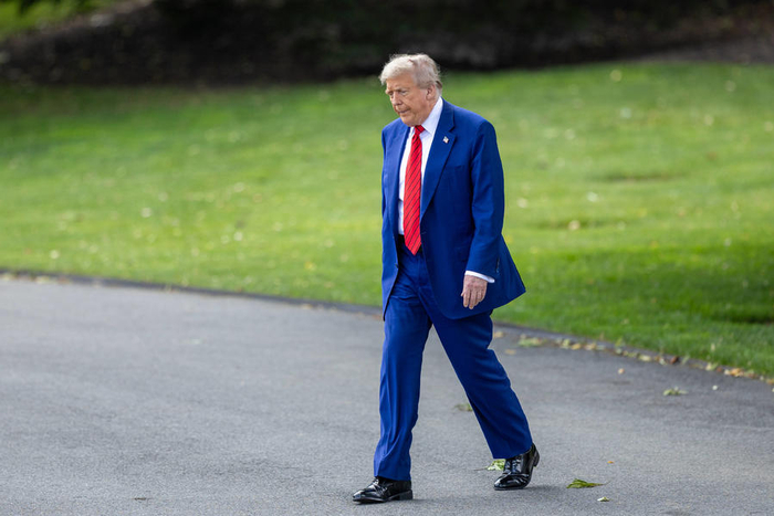 6月20日，美国总统特朗普在华盛顿白宫走向南草坪准备登机。
