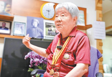 抗战老兵张英。本报记者 刘平摄