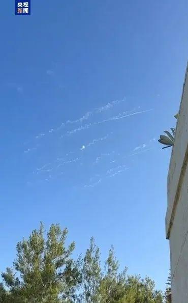△以媒发布的以防空系统拦截画面