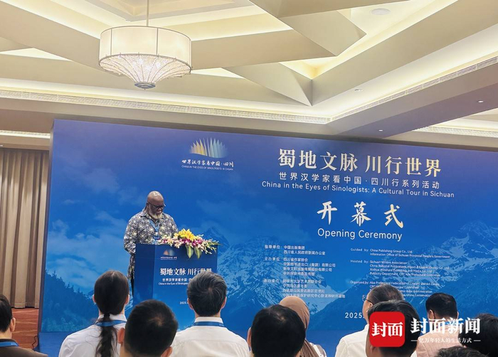 谭哲理在台上分享