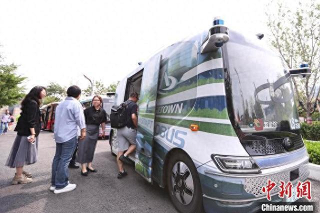 6月19日，北京市高级别自动驾驶示范区创新运营中心的自动驾驶巴士。中新社记者 王紫儒 摄