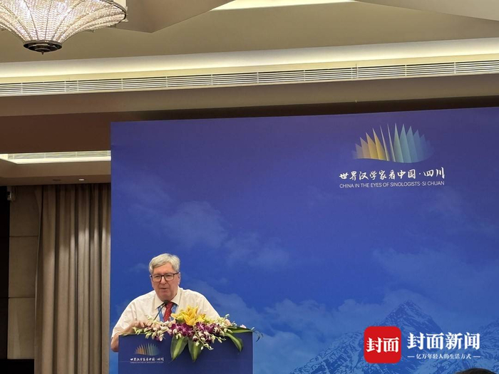 贝文江在台上分享