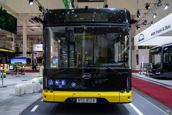 ▲图源：比亚迪商用车 |比亚迪电动大巴 B12.b