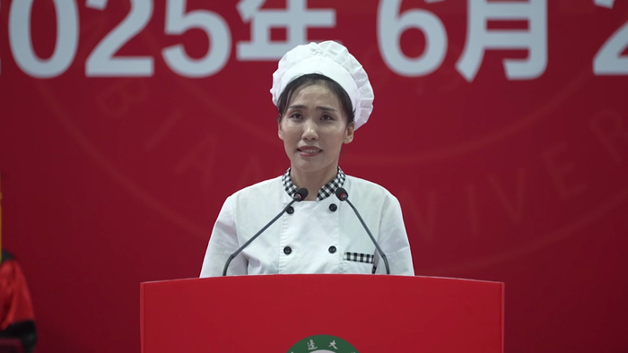 情到深处，刘晓梅也有些哽咽（央广网发  王昕瞳  摄）