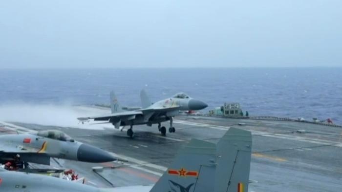 西太平洋暴雨中的空中亮剑：歼-15实弹驱离外机全程纪实  第5张
